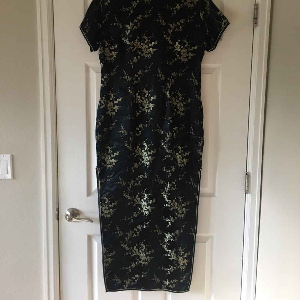 Dress - Picture 3 of 7
